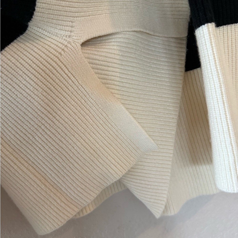 A New Fay Black and Cream V-Neck Sweater - Picture 6 of 6